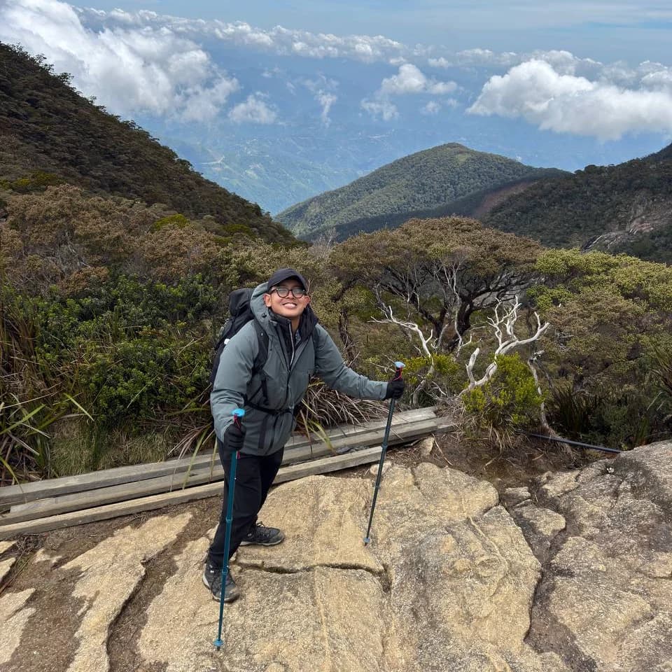 Sufyan eating pizza in the rain